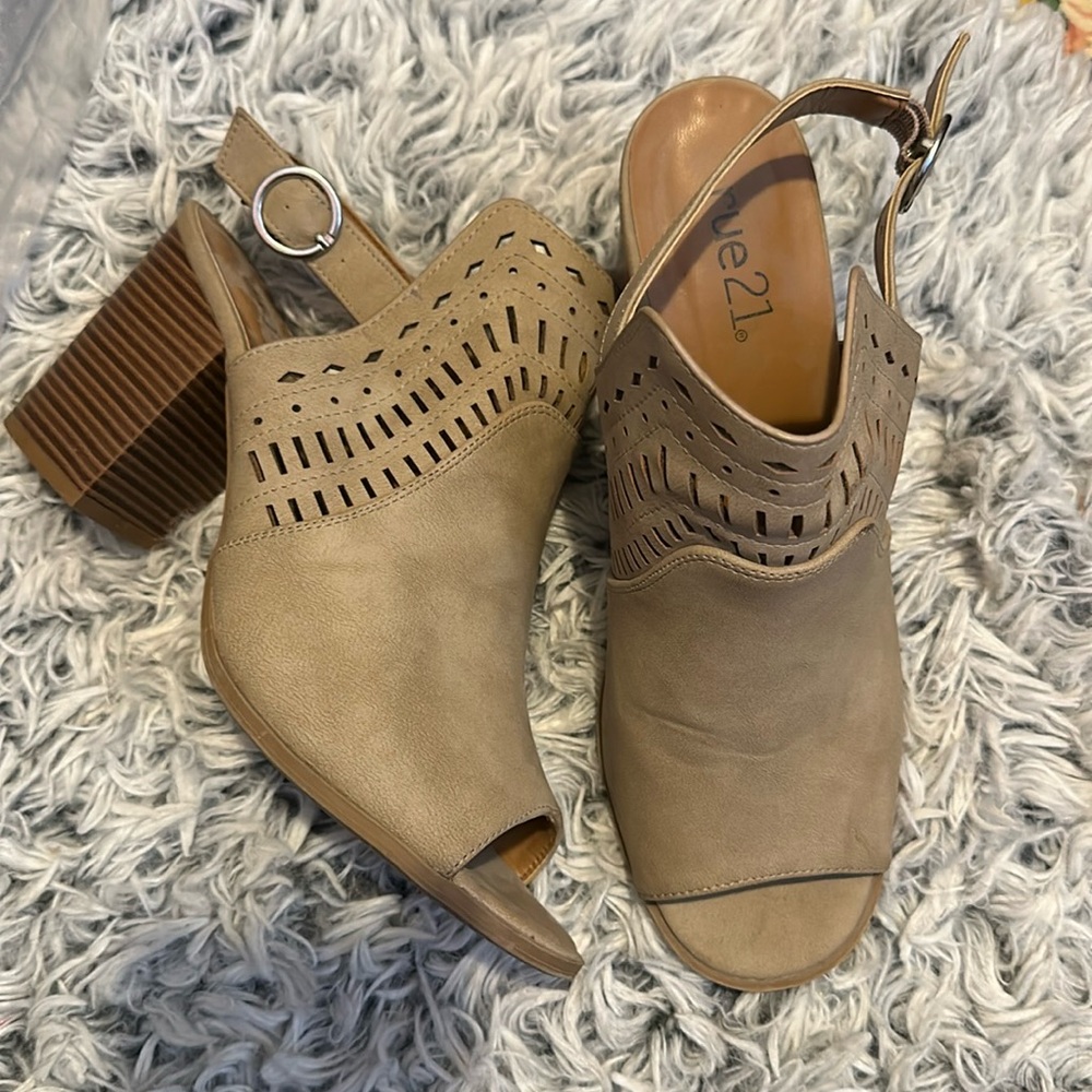 Rue 21 Tan Suade